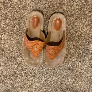 Clark’s artisan thong sandal